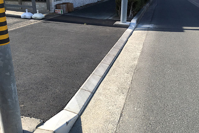 乗り入れ承認工事（歩道の切り下げ工事）